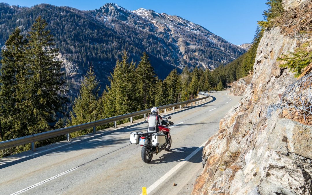 I migliori passi di montagna da fare in moto vicino a Sondrio