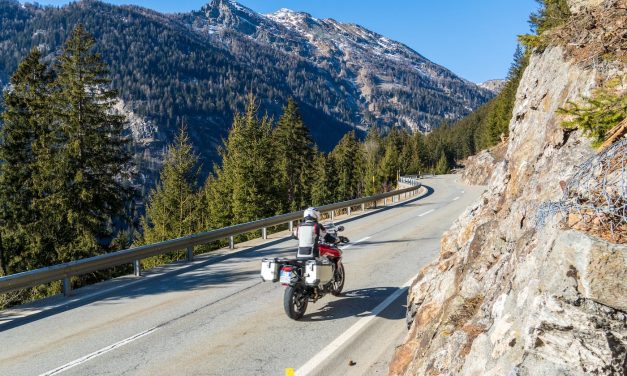 I migliori passi di montagna da fare in moto vicino a Sondrio